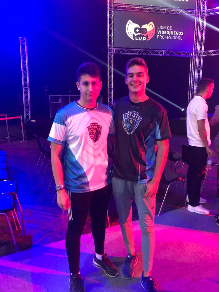 Otra feria más en la que los lobitos nos volvemos a dejarnos ver!
¿Será por qué se acerca el invierno❄? 👀