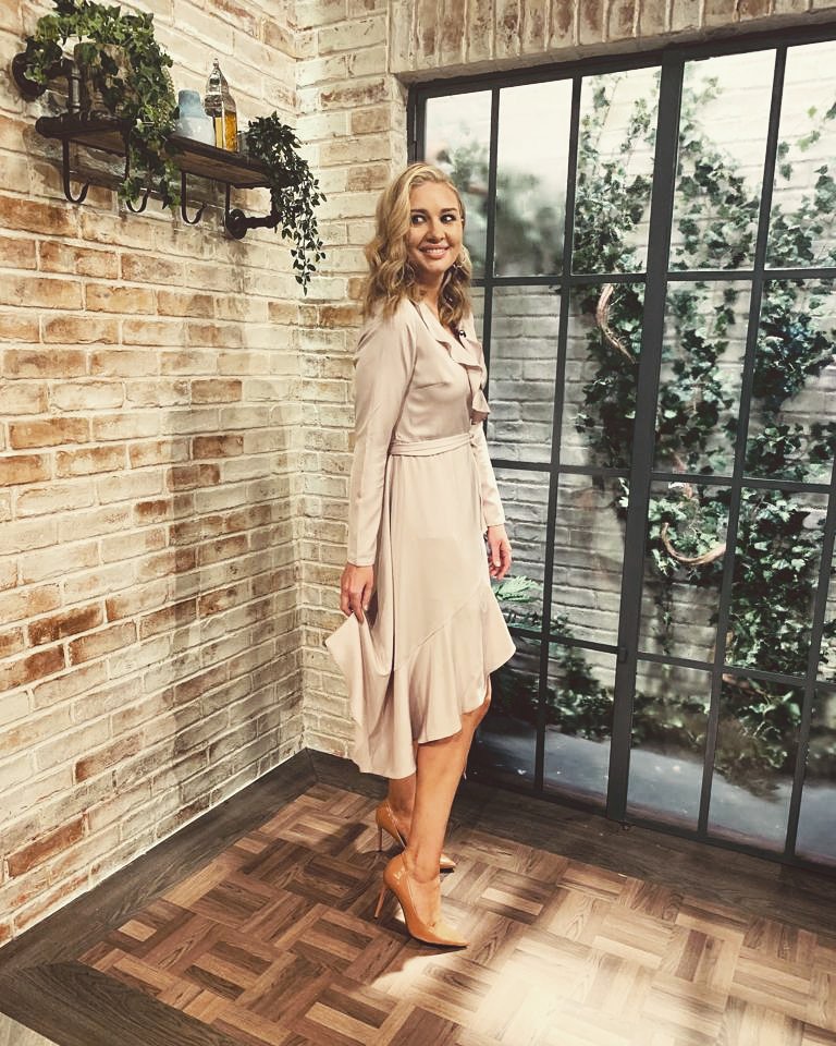 .<a href="/daly_anna/">Anna Daly</a> wearing <a href="/PaisieLondon/">Paisie</a> this morning #WeekendAM