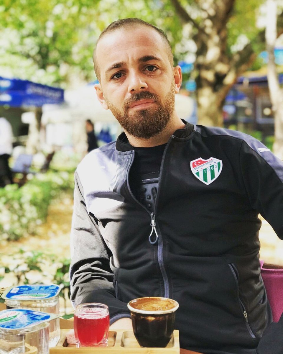 "Bazı insanlar alçak gönüllüdür, bazıları da alçak olmaya gönüllüdür...."