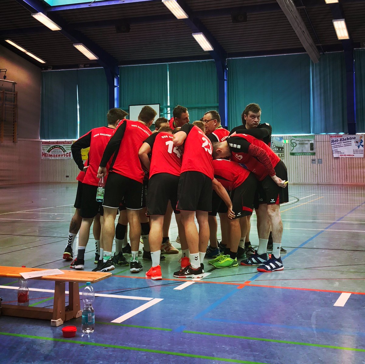 klugelars's tweet photo. Großer Kampf heute im HOT-Sportzentrum bei den Handballern des @SVSachsenringde. Gut, dass es am Ende zum 20:19-Sieg gereicht hat! #HohensteinErnstthal https://t.co/8qqQIzb1tG