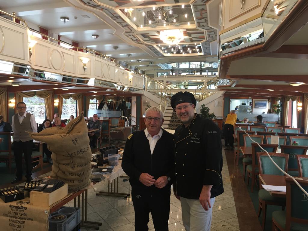 bonntouren's tweet photo. Chocoladen-Genuss-Fahrt mit @olivercoppeneur auf der Rheinprinzessin. Danke, dass ich mitfahren darf! https://t.co/L2UO12vnvz