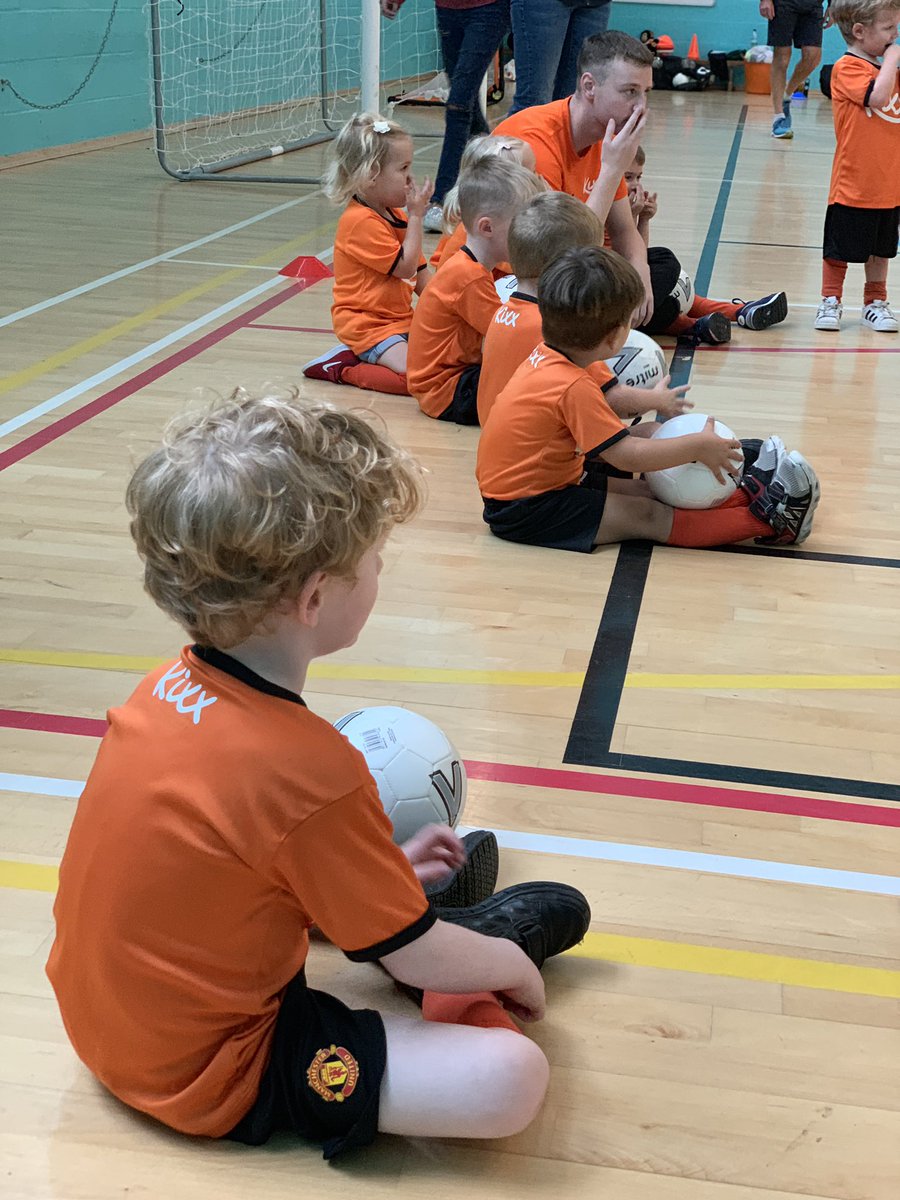 Had a great time @KixxSK #Stamford this morning. @JackMcGov and the team getting the kids engaged with #football. ⚽️🍊#teamorange