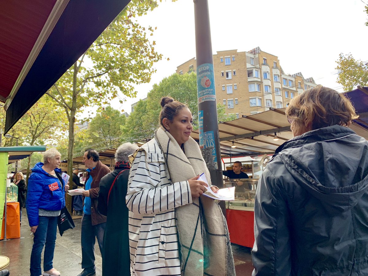 PCFParis14's tweet photo. Les communistes de #Paris14 sur le marché brune pour informer sur la contre-réforme des retraites de Macron et faire signer la pétition pour un référendum sur la privatisation des Aéroports de Paris ! https://t.co/PhNatcpsBt