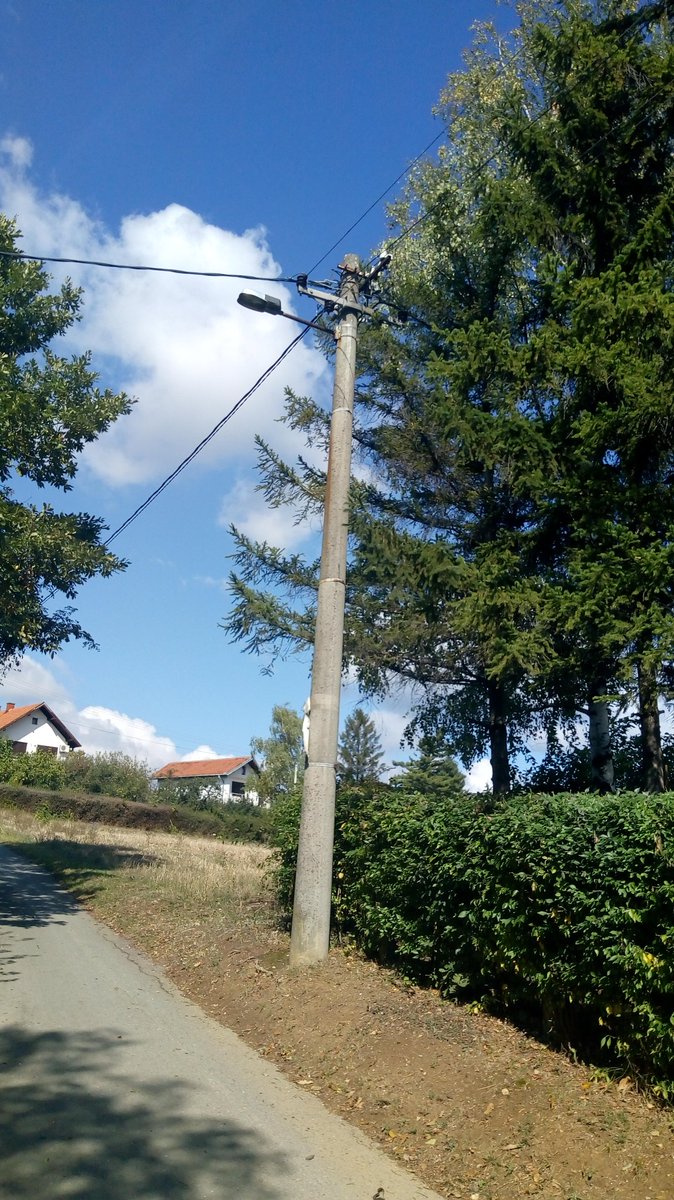 cmihajlovic's tweet photo. @prijavi_problem Trešnja, Koviona. Pripada Sopotu EPS.
Prijavio nekoliko puta! Ovde ima golih žica. Može doći i do paljevine.
Adresa Timočka 1 ugao sa Omladinskom. https://t.co/y26MHQe88B