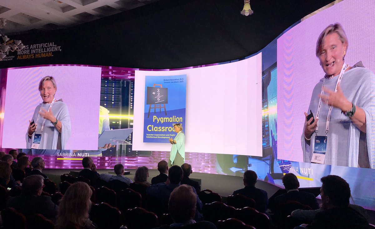 Sabina Nuti <a href="/ScuolaSantAnna/">ScuolaSantAnna</a> #EYCapri Dobbiamo prenderci cura del #talento per far sì che questo talento diventi un volano