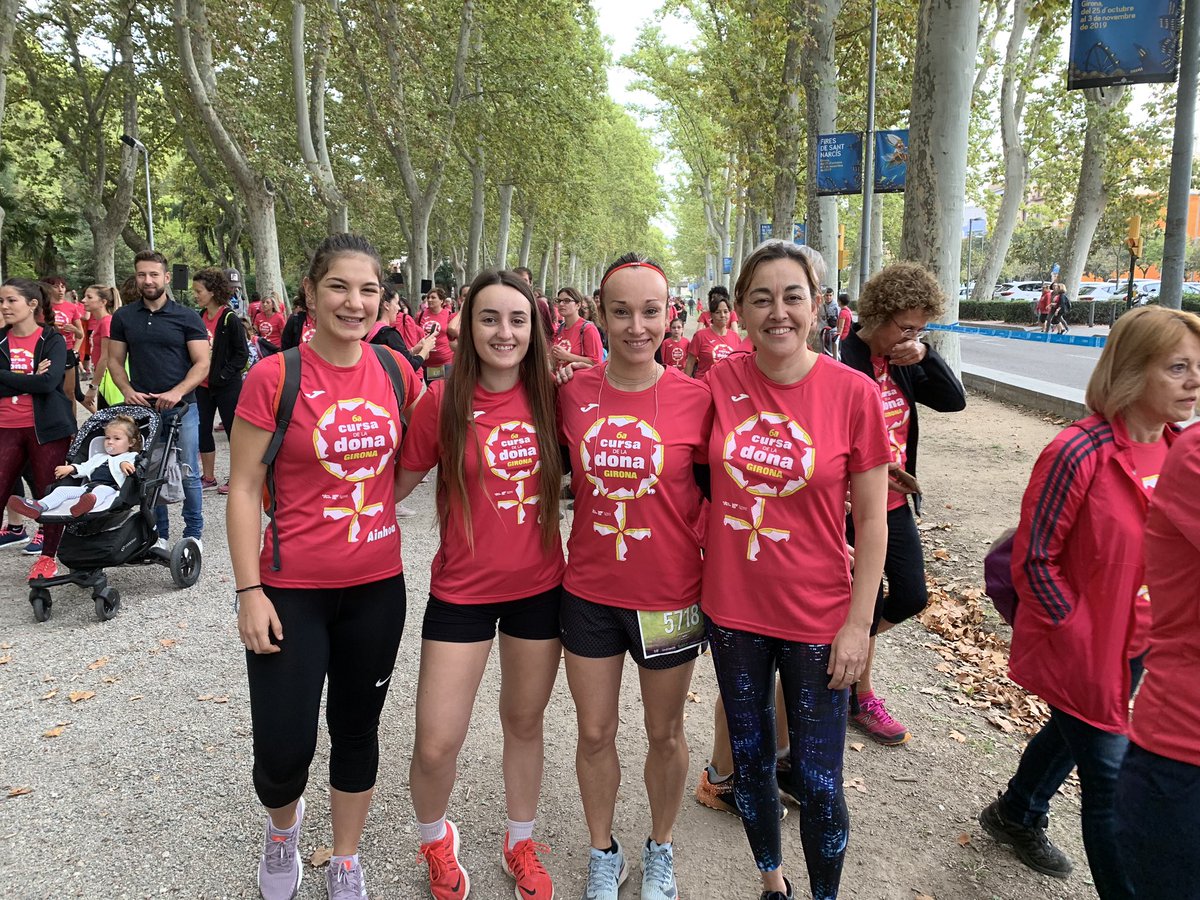 SilviaPaneque's tweet photo. Un altre any a la #cursadeladona. I cada any som més 💪🏻💪🏻💪🏻 #Devesa #Girona https://t.co/M34AodYpS8