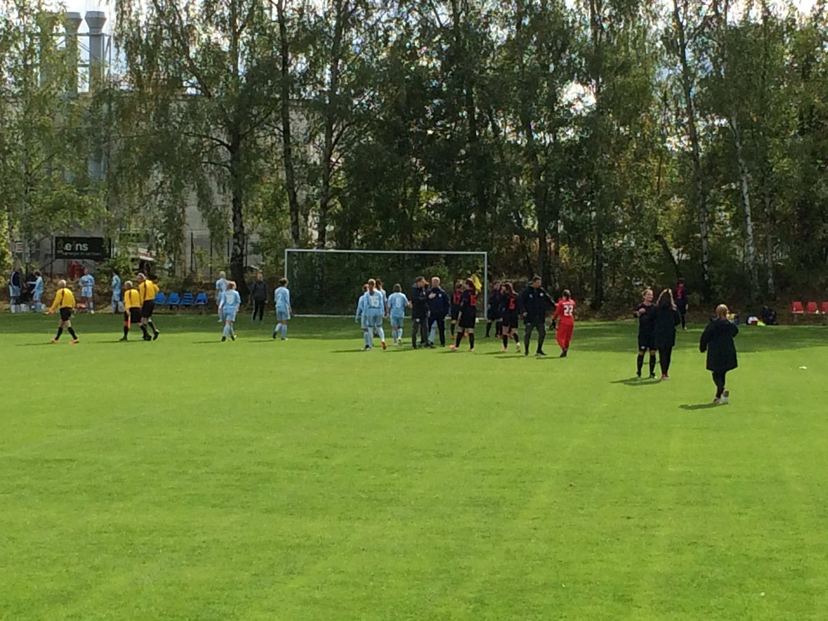 HenzeJens's tweet photo. #Spieltag LandesLiga
6. Spieltag #cfcRBL
Chemnitzer FC - RB Leipzig
#RBLFrauen2
Abpfiff, Endstand 0:3 (0:0)
#Auswärtssieg https://t.co/DUtXNSmycX