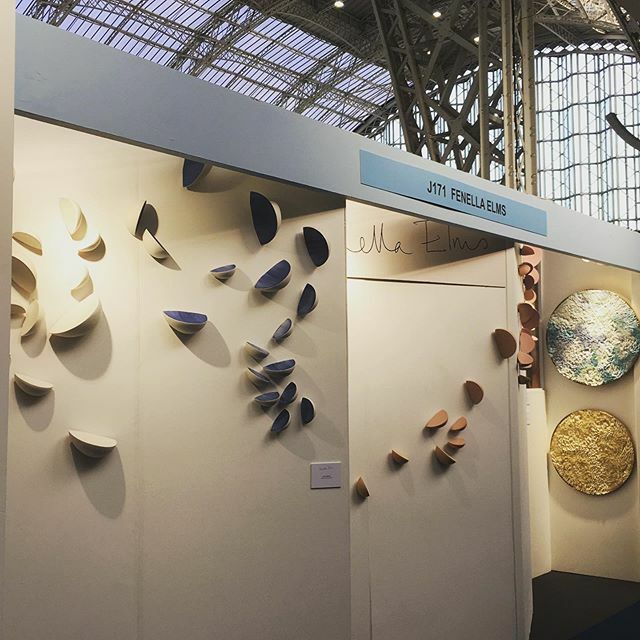 FenellaElms's tweet photo. Decorex is open! Come look and say βhelloβ.
.
#decorex2019 #designshow #design #ceramicsculpture #ceramicinstallation #installationceramics #porcelain #hospitalitydesign #hospitalityinteriors #yellowandpink #blueandwhite #glow #ebb #flow #fenellaelms #lo⦠https://t.co/vpnmI1v66q https://t.co/LO3FhcjZAl