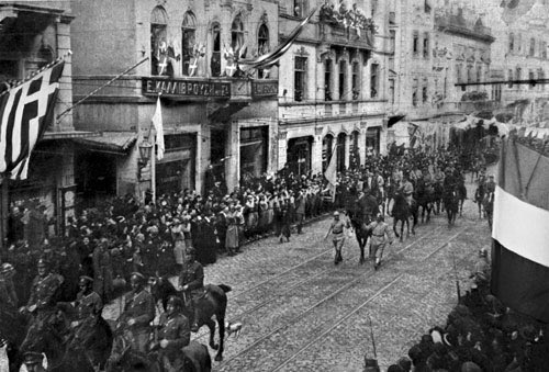 Bugün İstanbul’un Kurtluşu’nun 96. Yıldönümü. İngiliz, Fransız, İtalyan İşgal Kuvvetleri İstiklal Caddesi’nde / Allied occupation troops marching at the Istiklal Avenue.November 13, 1918 – October 4, 1923), the capital of the Ottoman Empire, by British, French and Italian forces