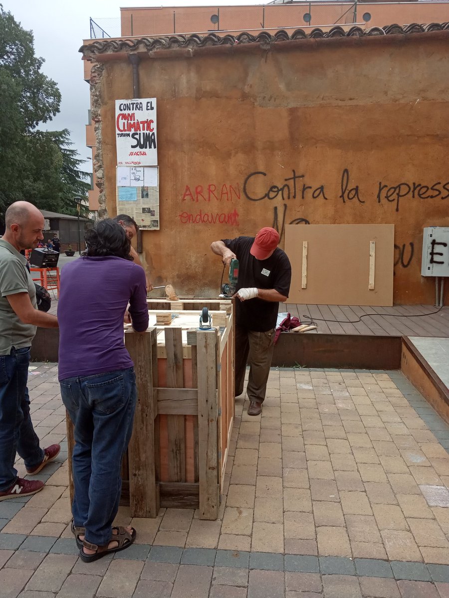 LoFuflunet's tweet photo. La @tauladecultura ja roda!

THE MAKING OF (1)

#cultura
#taula
#de https://t.co/4mvjyUvlGY