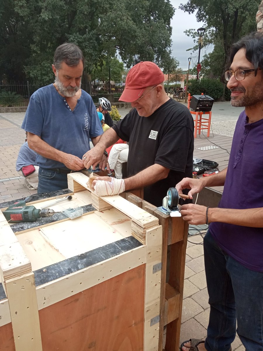 LoFuflunet's tweet photo. La @tauladecultura ja roda!

THE MAKING OF (1)

#cultura
#taula
#de https://t.co/4mvjyUvlGY