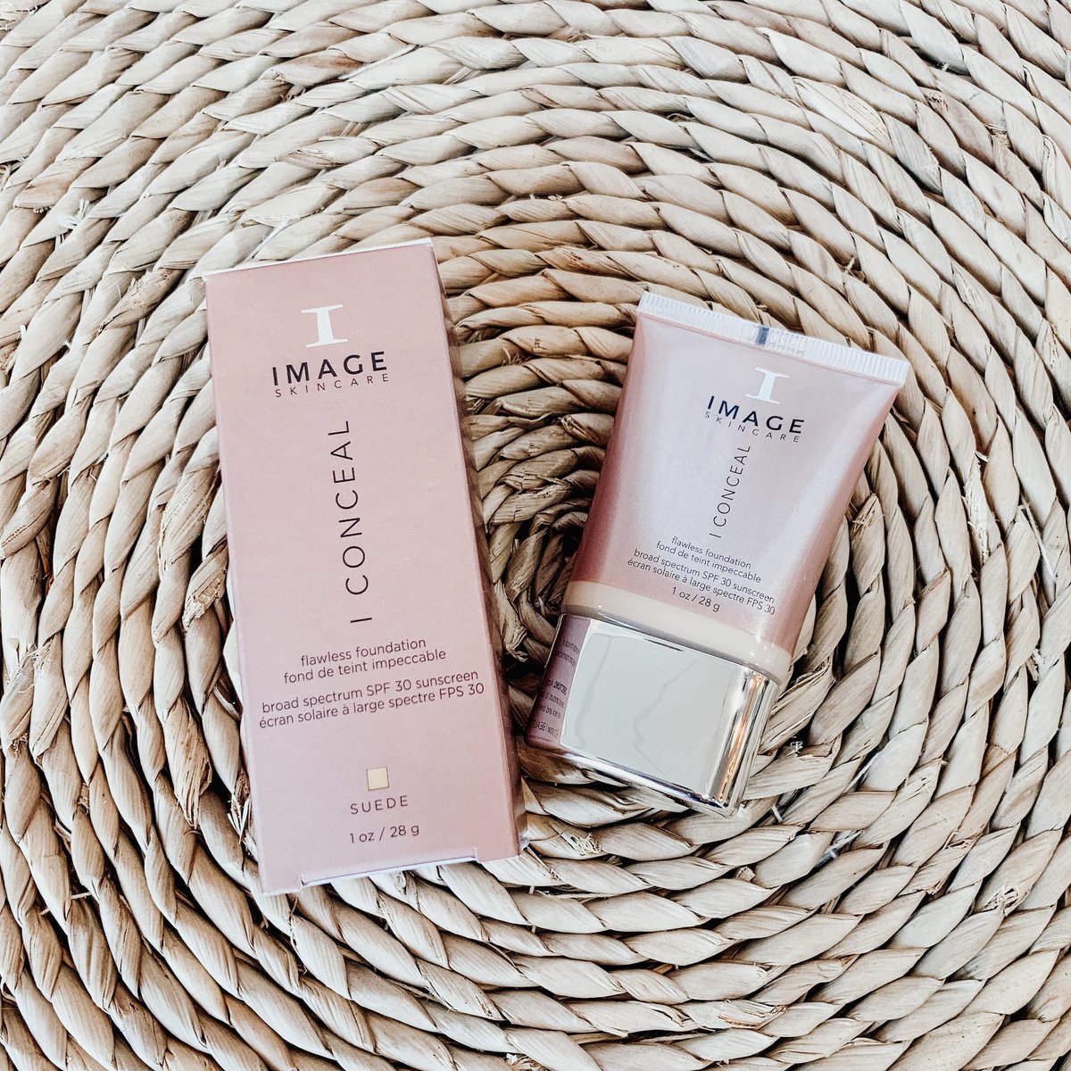 o2faceandbody's tweet photo. This full-coverage mineral foundation blends seamlessly into the skin, offering a customizable finish with the benefits of broad-spectrum SPF 30. With zinc oxide and titanium dioxide filters and gorgeous mineral pigments, it covers the appearance of redness! https://t.co/sRkqZpl4Me