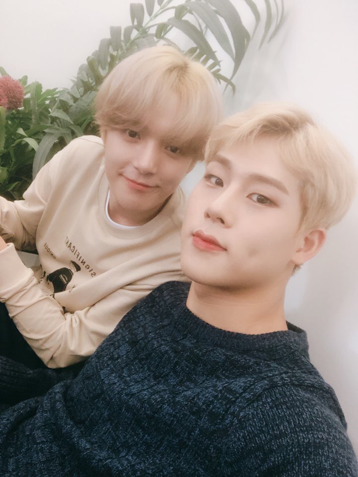 OfficialMONSTAX's tweet photo. [#민혁] 내가 제일 좋아하는 우리 아기 주헌이~ 시간이 지나도 나이가 들어도 나에게 너는 귀엽고 사랑스러운 동생일거야 항상 나의 품안에서 이렇게 나에게 기쁨과 웃음이 되어주라 사랑하고 생일 너무너무축하해💕
#주헌이와_몬베베는_꿀떡궁합 https://t.co/af0LltDWt6