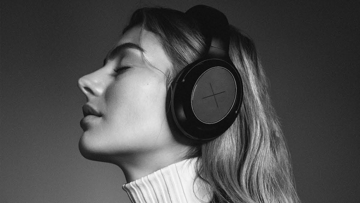 elcorteingles's tweet photo. ¿Hora de cambiar de auriculares? 🎧 En #ECItech conocemos los 7 puntos fuertes más valorados por los expertos para disfrutar del mejor sonido estés donde estés ➡ https://t.co/BZF4klg2MN https://t.co/5IZiEGBOaB