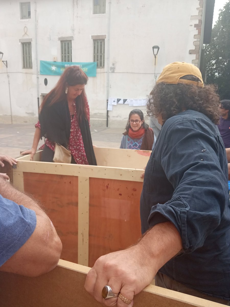 LoFuflunet's tweet photo. La @tauladecultura ja roda!

THE MAKING OF (1)

#cultura
#taula
#de https://t.co/4mvjyUvlGY