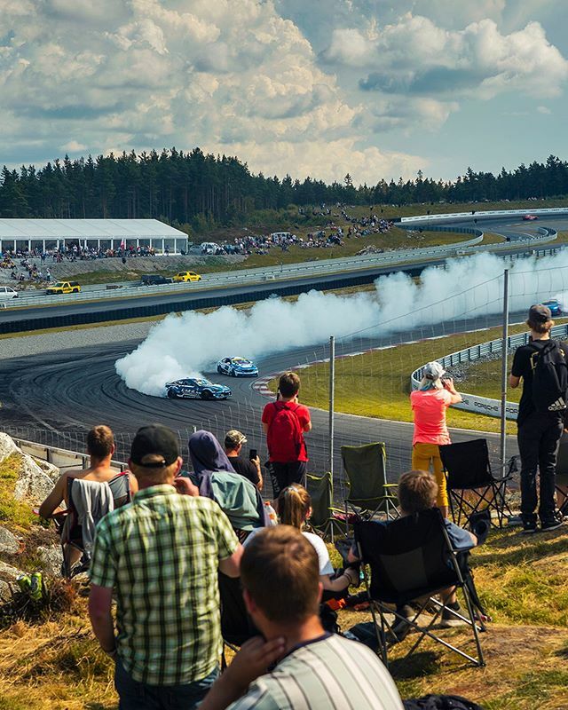 Aadde01's tweet image. Motorsports 💙
Gatebil Drift Series is always a spectator highlight at the events. Great driving, lots of smoke and action 👌 
@joachimwaagaard chasing down @erlandssondrifting 
#gatebil #gatebildriftseries #gds #rudskogen #motosports #drifting #waagaa… ift.tt/2omnjKu