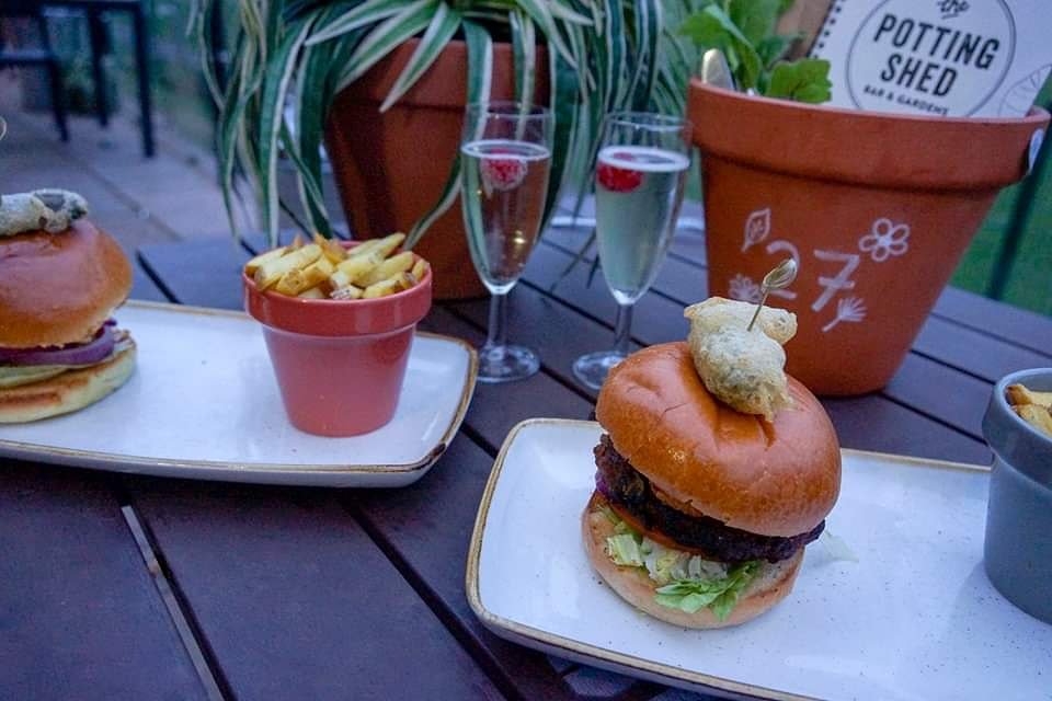 PottingShedBev's tweet image. The weather might not be great but we have everything you need for a #SundayFunday! 

Kick back and relax whilst we take care of you! 🍔🍻🍷

#GetOutOfTheCold #ComfortFood #RealAle #Cocktails #ShedLife