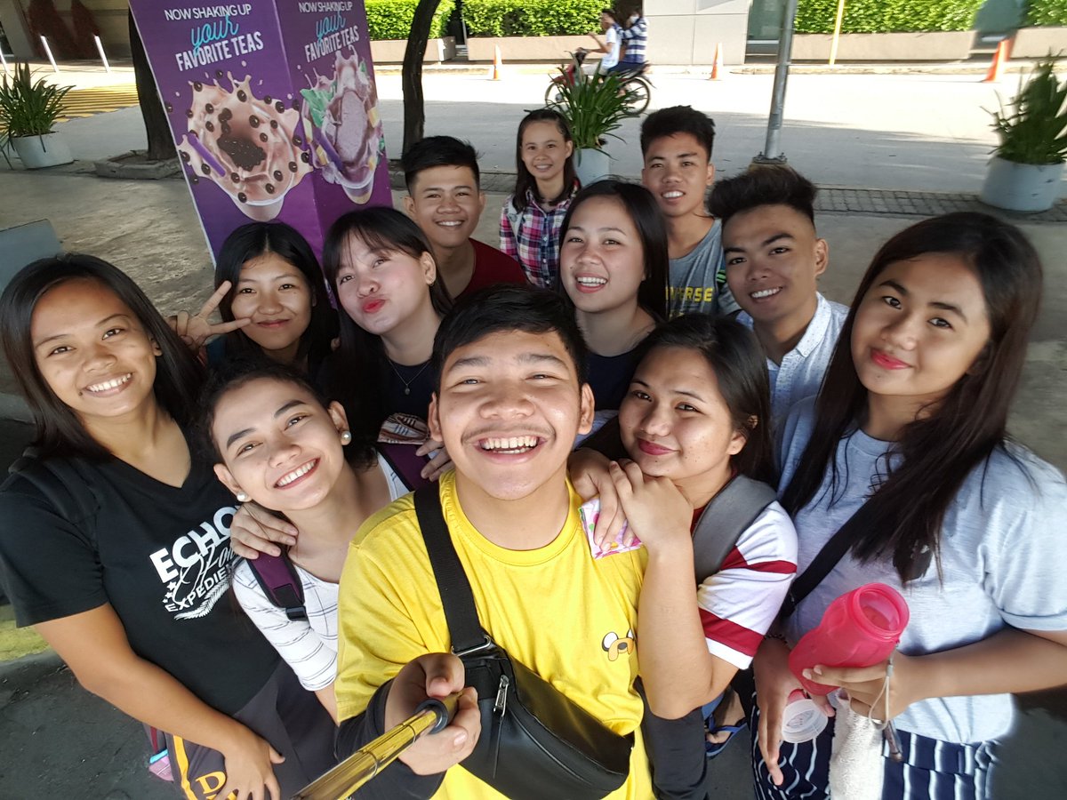carlozapata4's tweet photo. Sobrang saya ko na maging part ako ng team na to. Parang hindi man tayo nag'ttrabaho, ang gaan niyong kasama gumawa ng project. I appreciate you all! 👌💛#TeamJowable #VlogSoon #InfomercialSoon https://t.co/tr6UYluyoc