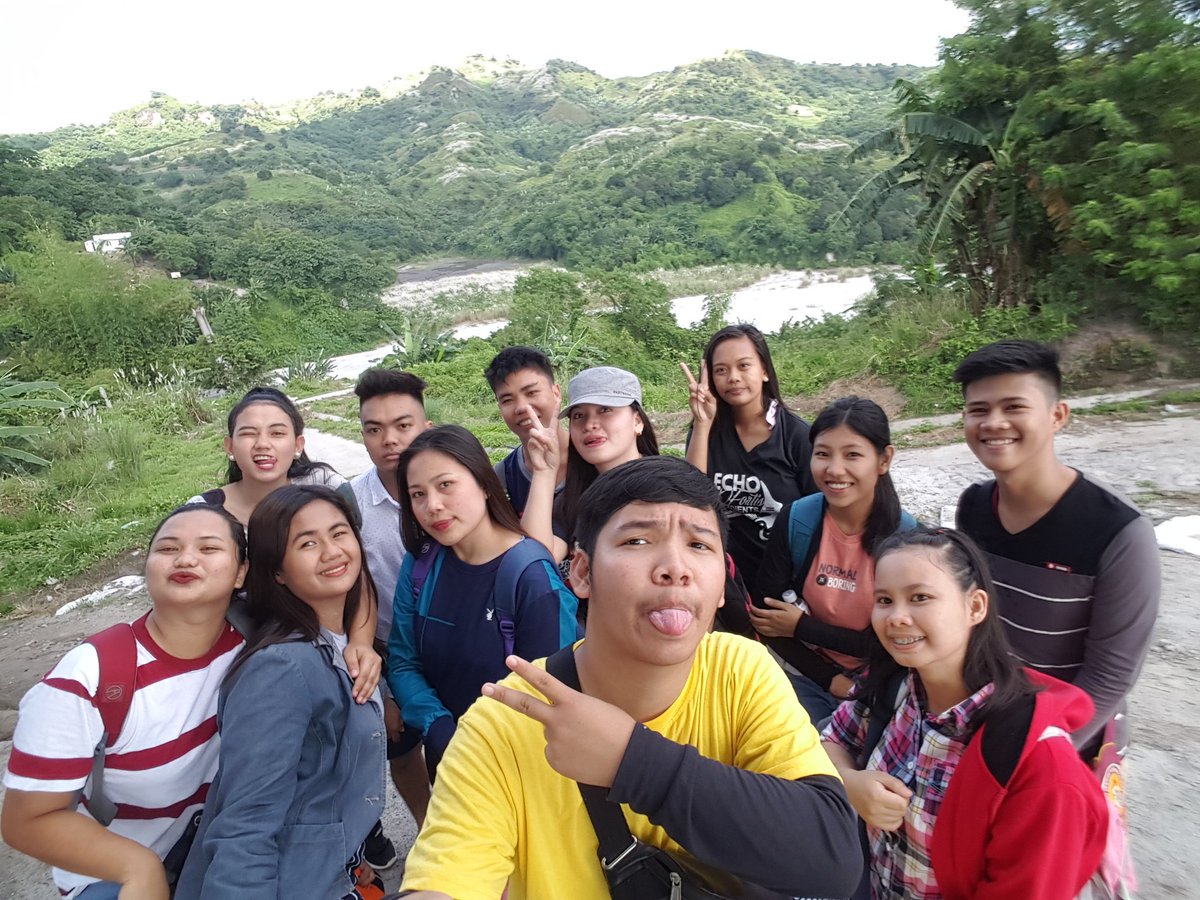 carlozapata4's tweet photo. Sobrang saya ko na maging part ako ng team na to. Parang hindi man tayo nag'ttrabaho, ang gaan niyong kasama gumawa ng project. I appreciate you all! 👌💛#TeamJowable #VlogSoon #InfomercialSoon https://t.co/tr6UYluyoc