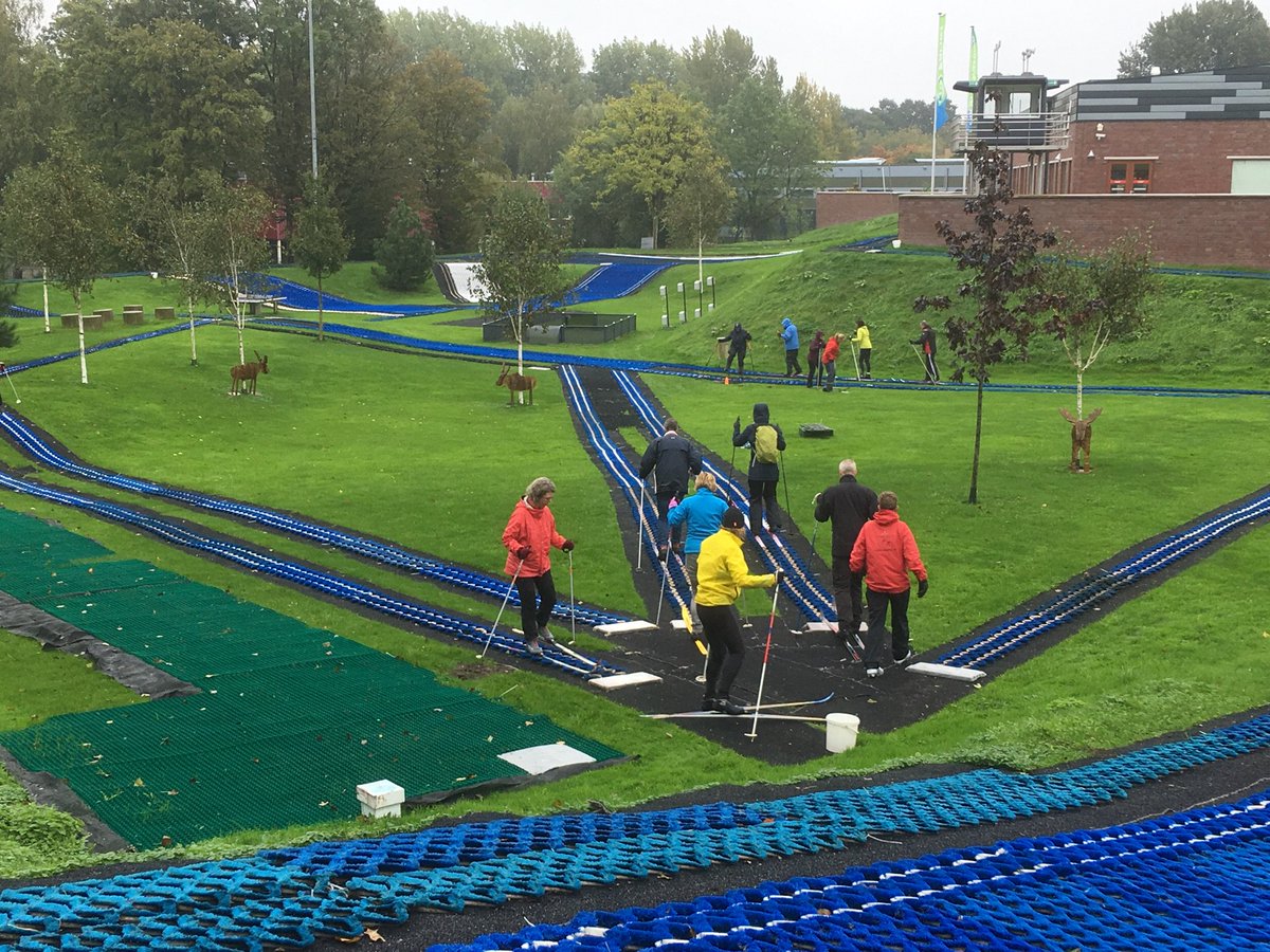 Vandaag begint ons seizoen met de eerste open dag. De baan ligt er weer prachtig bij.