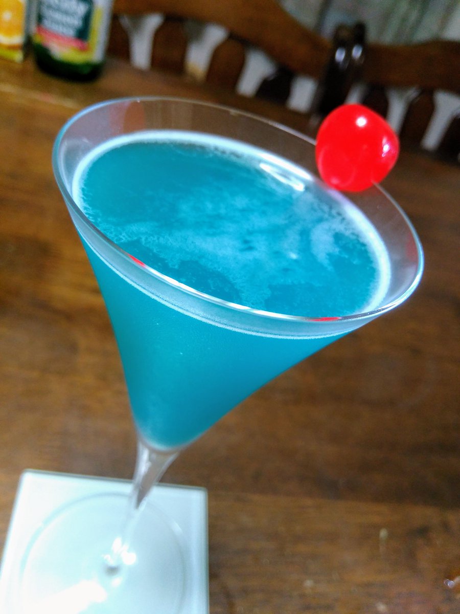 マーモ Twitter પર シェラトンブリーズ アップルリキュールml ブルーキュラソー1tsp グレープフルーツj30ml レモンジュース1tsp シェーク マラスキーノチェリーを飾る シェラトンは18世紀末から始まった軽快優美の家具デザインを指す 全体的に軽く フルーティーな