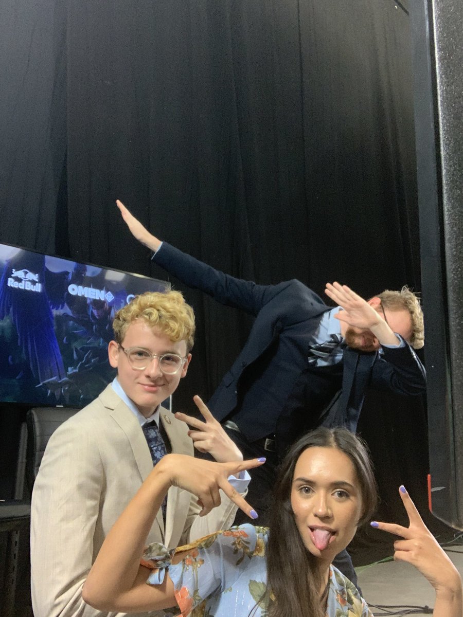 EsportsPrimeGG's tweet photo. Onze casters maken er een feestje van op https://t.co/uTHmSFFrrq! Up next: De League of Legends finale tussen @TeamEchoZulu en @Defusekids! #Gamelux #GameForceMasters #GFM2019 https://t.co/BzlBVnDwiW