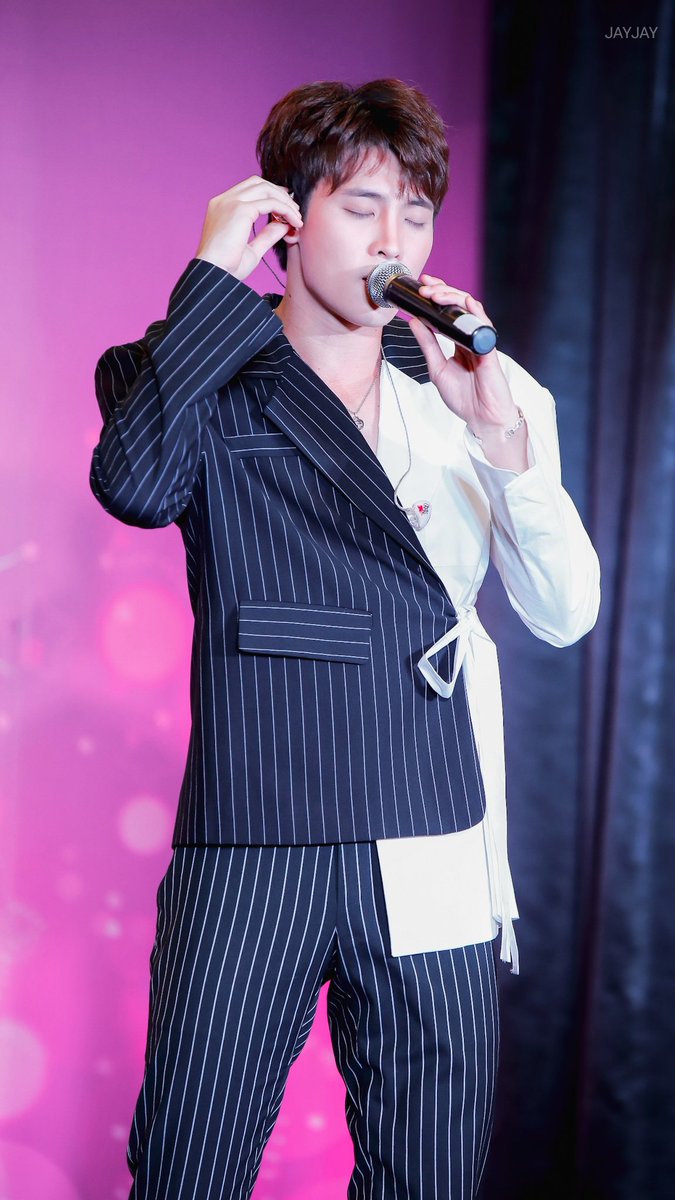 JayJay_Uknow's tweet photo. ท่าพี่ต้องเป๊ะไว้ก่อน

#GSB2019xMean #MeanPhiravich @m34nismind https://t.co/bBeVx5dwj8