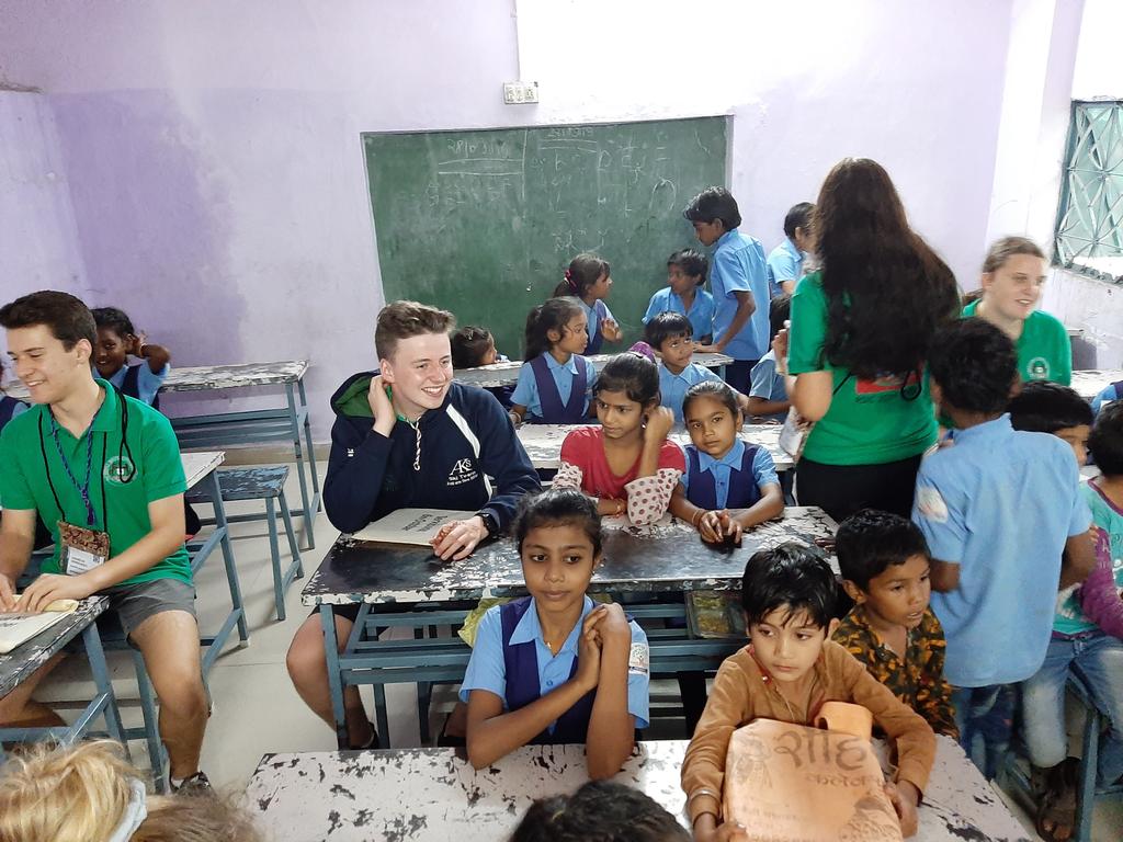 AKSSixthForm's tweet photo. An immensely rewarding day at the #RSIC2019. We've been sightseeing in beautiful Maheshwar, before an afternoon's volunteering in a range of service activities including planting, painting and teaching. https://t.co/dmLt5flTac