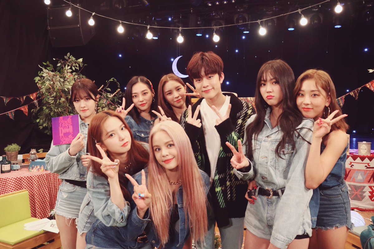 [📸] 20191006 @ #아이돌다방

든든한 CLC 선배님들 덕분에 훈훈하게 마무리한 #돌다방 시즌 1☕️ 
선호의 첫 MC 데뷔를 아이돌다방으로 할 수 있어서 행복했습니다! 
함께 해주신 모든 분들 감사합니다💛 우리 또 만나요!👋👋

#유선호 #YOO_SEONHO