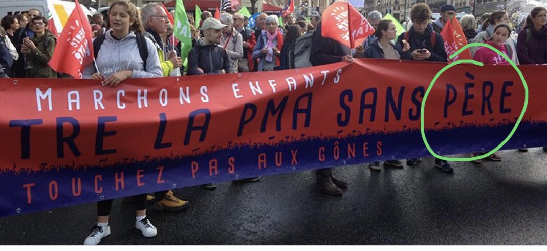 alicecoffin's tweet photo. Précision: la manifestation en cours n’est pas une manif pour les droits des enfants mais pour les droits des pères. Chacun jugera de la pertinence et de l’urgence d’un tel mot d’ordre dans une société déjà patriarcale. Il est en tout cas important de bien qualifier l’événement. https://t.co/e2KfedIQNt