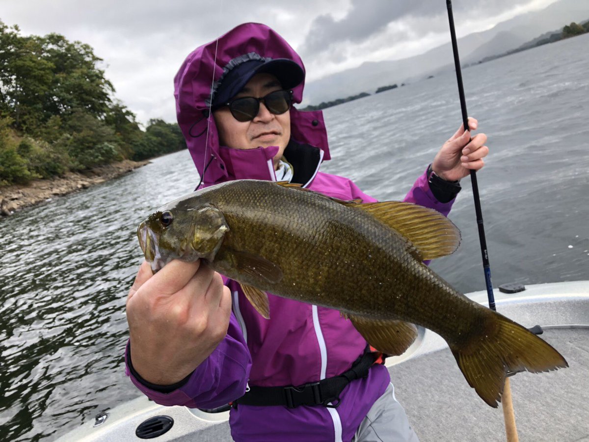 考えるカエル バス釣り スモールマウスバス 桧原湖 Jbバスプロ ハートランド 今日はjbバスプロ 白鳥稔一さんのガイドで桧原湖で友人と三人でスモールマウスバス釣り バンク18mでフリーリグでオニューのタックル ハートランド ミリオネア Ct Sv