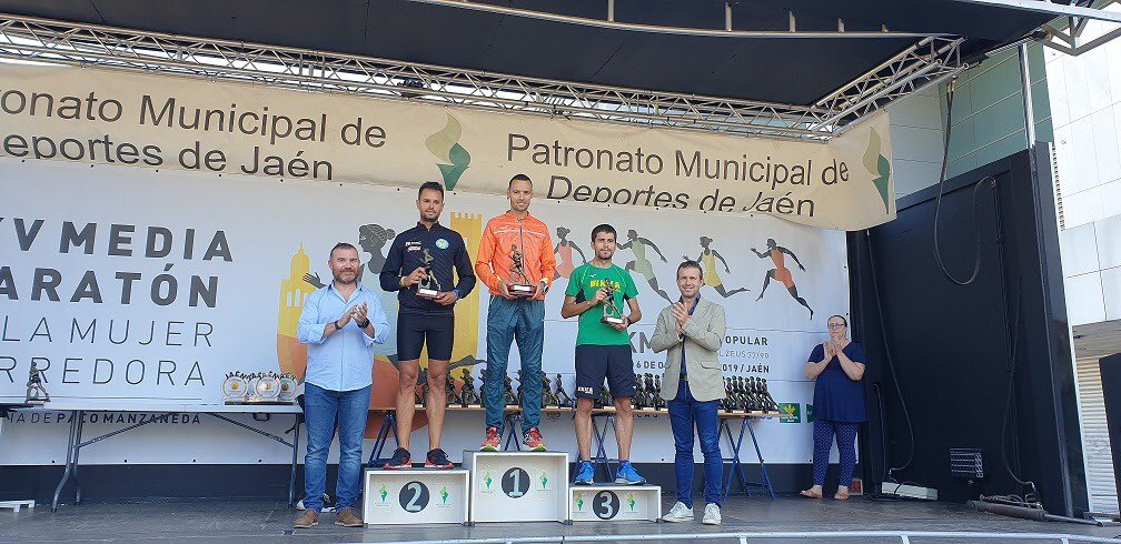 MediaJaen's tweet photo. @PatronatoJ @alberca_carlos @Juliomillanjaen @abejupe @GABalonmanoJaen @UnicajaAtletism @atletismoFAA https://t.co/UrERXw9Er5