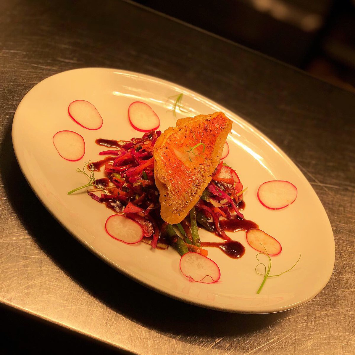 peakcastleton's tweet photo. The Chefs are cooking up a storm today, have you seen our new menu? Here’s a couple of the latest additions alongside one of our traditional Sunday roasts, don’t forget we’re serving food until 9pm folks!🍴
#sundayfunday https://t.co/DuiZld4mzd