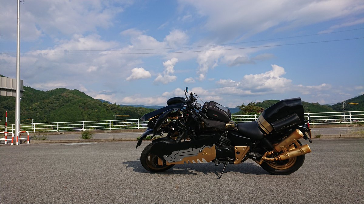 Daidai マグナ250 バイクをリメイクしたので改めて自己紹介 名前 Dai 性別 男 年齢 25 住み 広島 身長 174 体型 スリム 車種 マグナ250 Tw0 好き バイク 音楽 スポーツ 嫌い 面白くないもの 一言 頭のおかしいバイク乗りです バイク