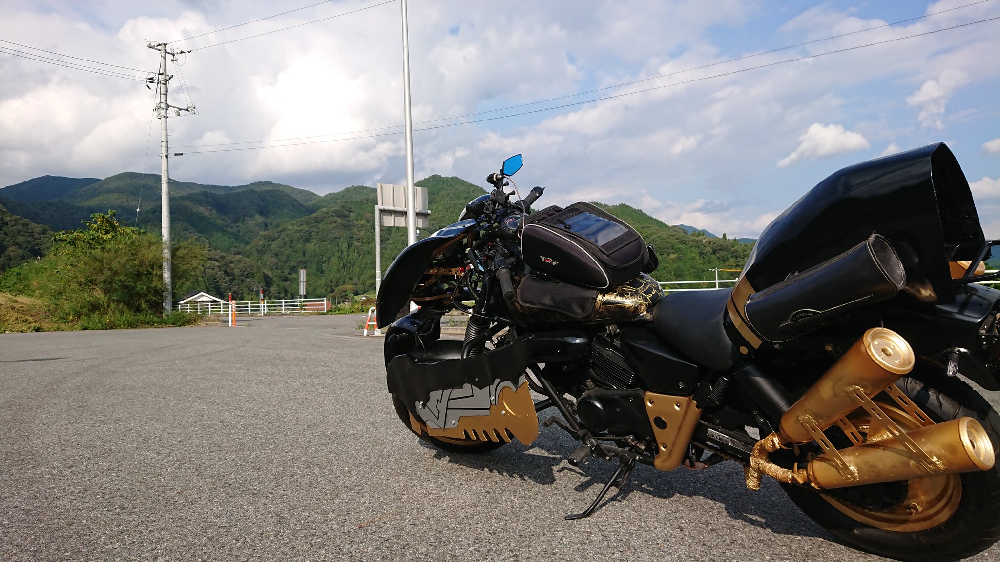 Daidai マグナ250 On Twitter バイクをリメイクしたので改めて自己紹介 名前 Dai 性別 男 年齢 25 住み 広島 身長 174 体型 スリム 車種 マグナ250 Tw200 好き バイク 音楽 スポーツ 嫌い 面白くないもの 一言 頭のおかしいバイク乗りです バイク