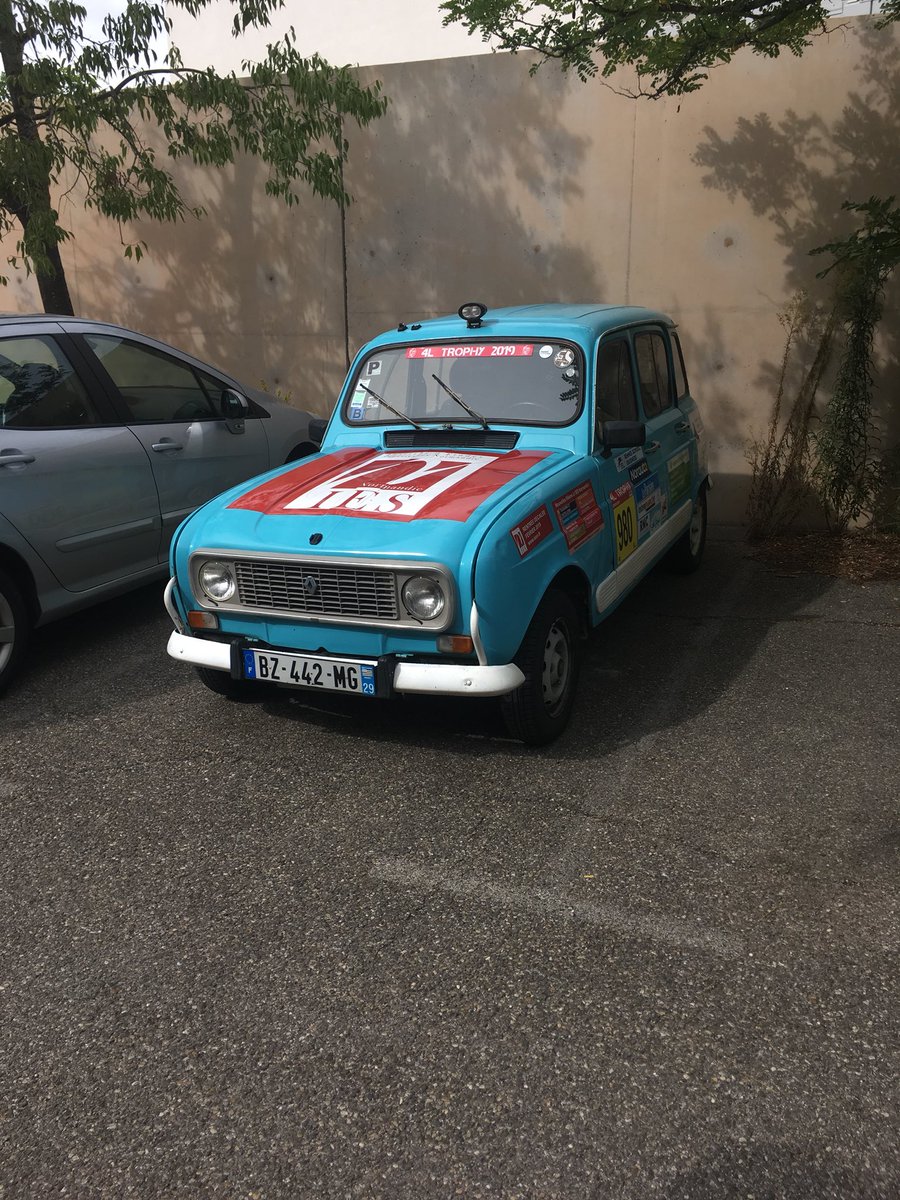 La 4L et son équipage sont arrivés à bon port au terme d’un long voyage de la Normandie à la cité phocéenne 🚙😁