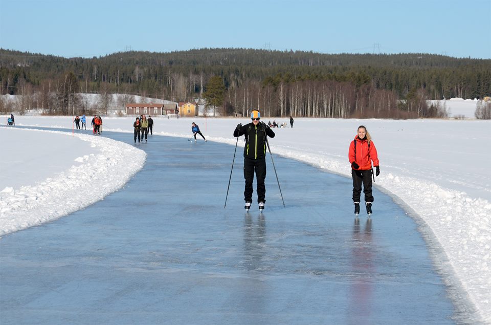 Vanaf deze winter reis je makkelijk en comfortabel naar het #natuurijs van Tavelsjö (Umeå) in het noorden van #Zweden, om er te #schaatsen op een prachtige, 16 km lange en perfect geveegde baan. Volg ons voor geregelde updates!
tavelsjocom.wordpress.com
<a href="/visitumea/">Visit Umeå</a> <a href="/visitsweden/">Visit Sweden</a>