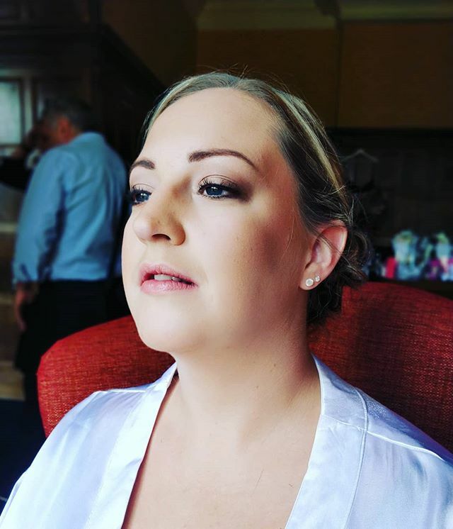 CatCleavesMUA's tweet photo. Today's makeup was the beautiful bride Becca! Makeup for the Bride, Mum, Mum-in law and 3 bridemaids 💄 Another stunning location In Ashridge 😍👰#makeupartist #bridalmakeup #bridesmaidsmakeup #bridalpartymakeup #catcleaves https://t.co/NmsvSH6w4c