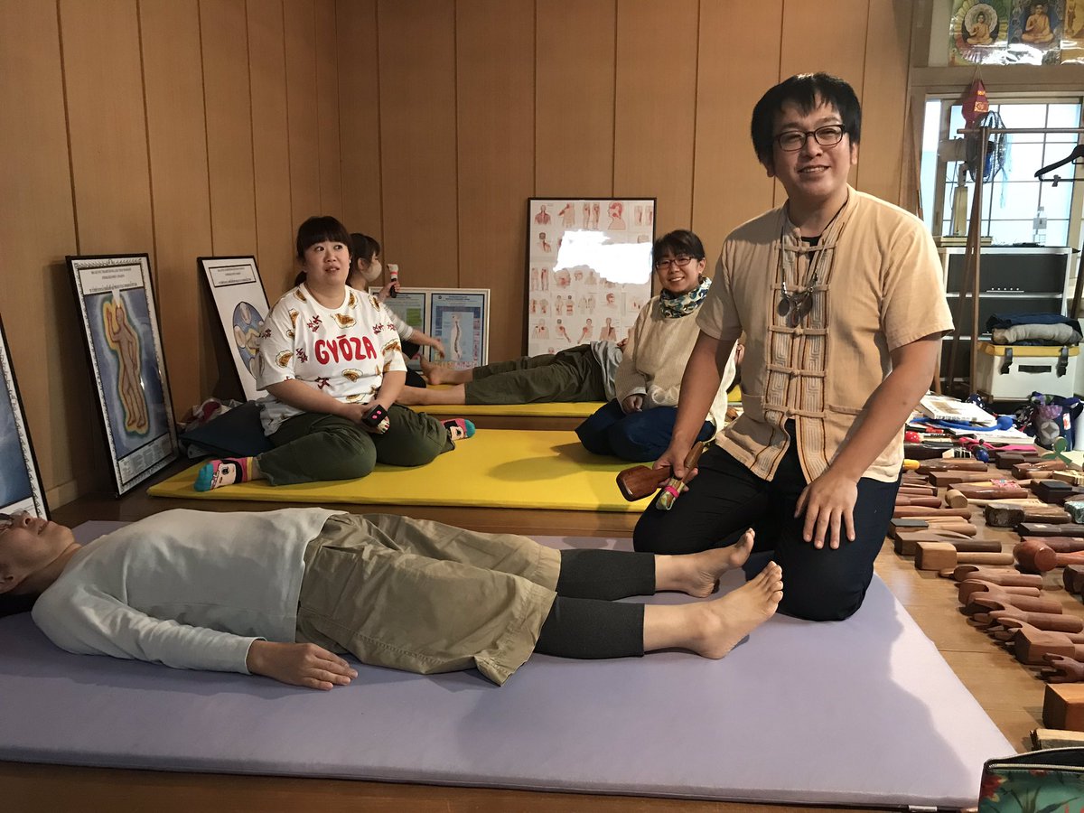 Gbutyou's tweet photo. 櫻井Ｇ部長の３分トークセン④  『トークセン妙技・寿スペシャル』

    https://t.co/KVWa60KTid

#thaimassage #toksen #japsen 
#タイ古式マッサージ #トークセン #ジャプセン 
#ตอกเส้น #จับเส้น https://t.co/wNmWwijSP8