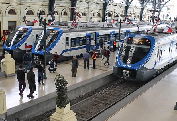 luchitoroman's tweet image. Un gran saludo a todos los ferroviarios en su día ya que hoy de 6 de octubre, se celebra el día del “ferroviario” un afectuoso saludo a todos los que movemos trenes día a día. @Trencentral @GrupoEFE @tvn @RadioPudahuel #trenes #RT