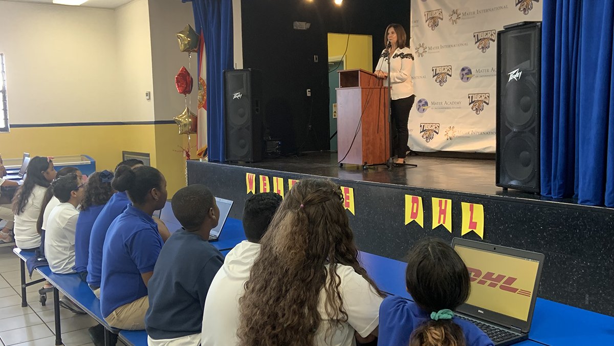 DHLUS's tweet image. On the day we celebrated #50YearsOfDHL, we donated laptops to Mater Academy of International Studies in #Miami as a part of #DHLHelpingLearners, our new social responsibility initiative.

Learn more on @CBSMiami: us.dhl.gl/2nRK48K