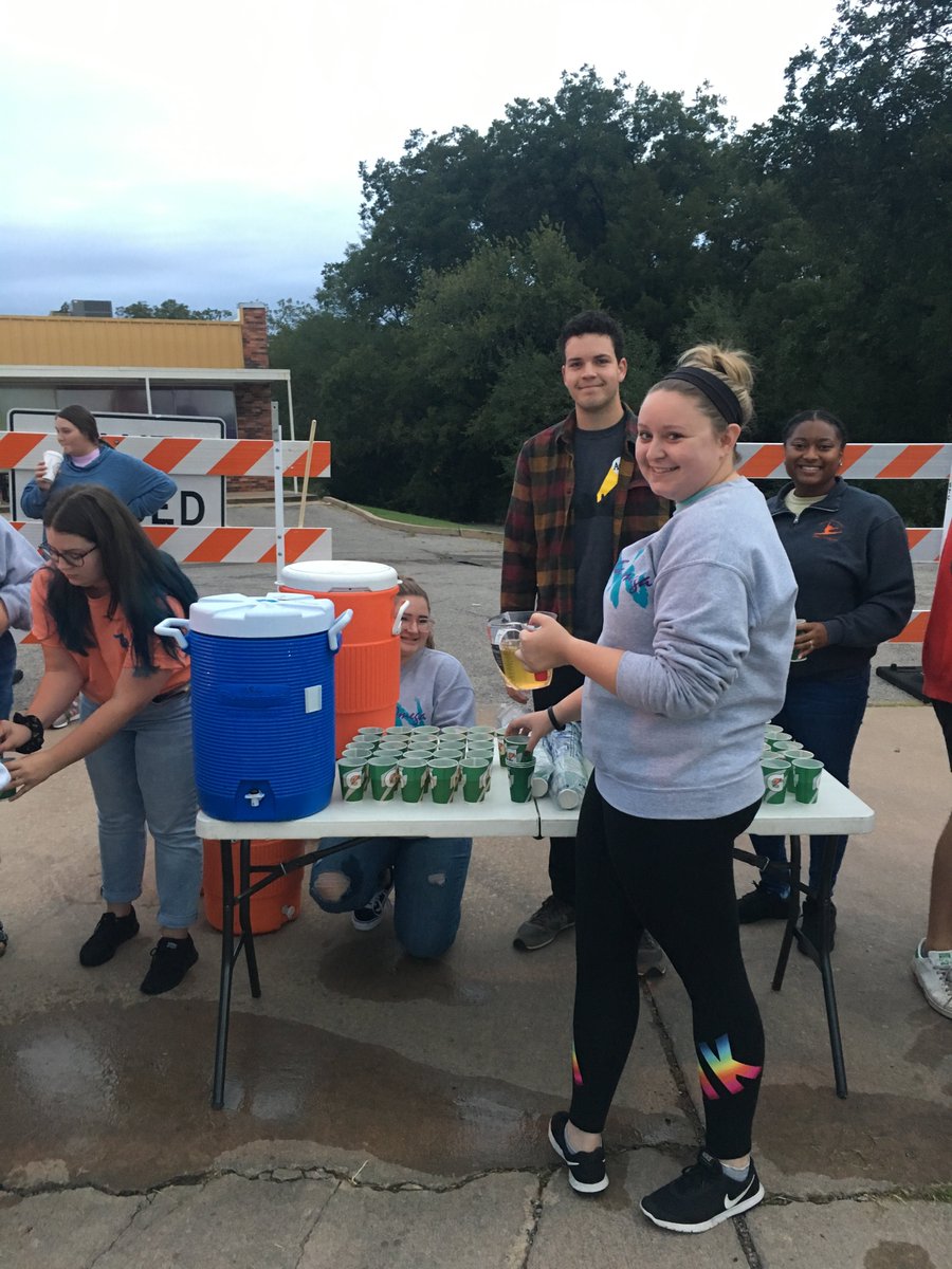 okwondertorium's tweet photo. OSU Men's Club Soccer, OSU Alpha Phi Omega, OSU Pi Beta Phi are volunteering this morning at the Oklahoma WONDERtorium water station for the Stilly Half Marathon &amp; 5K! We are cheering for all of today's runners!

#stillyhalf #stwok #okstate #gopokes #halfmarathon #5k https://t.co/13RquSZivz