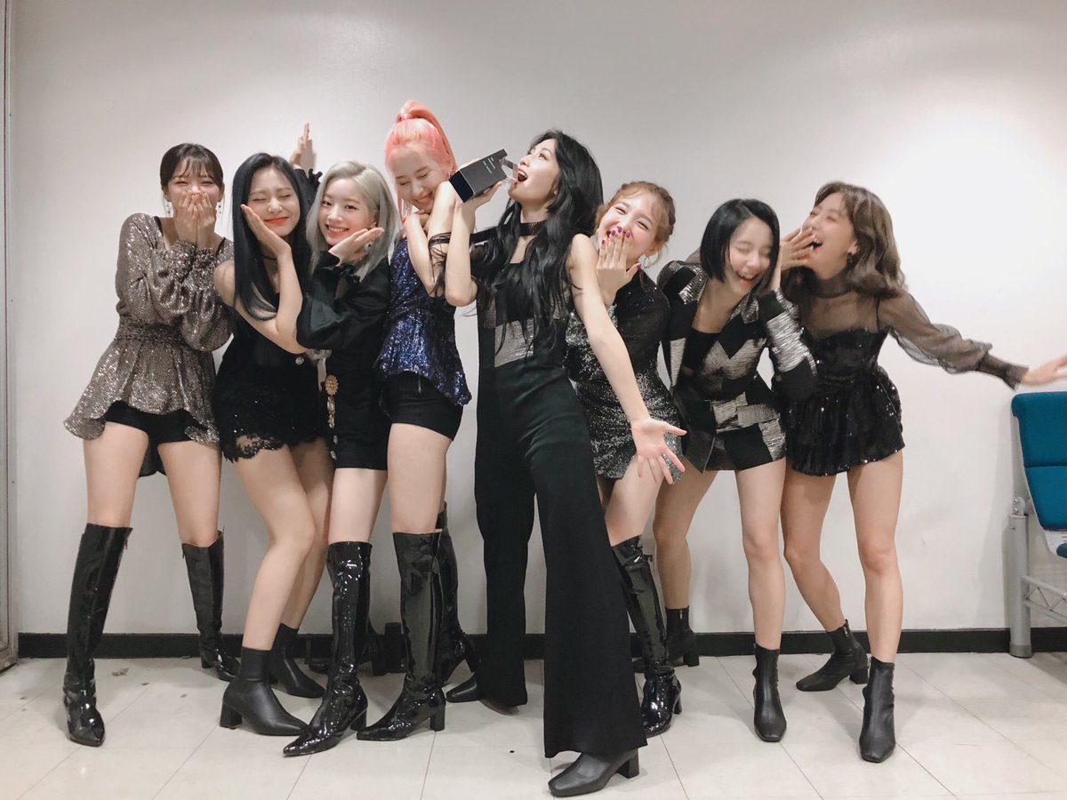 JYPETWICE's tweet photo. 원스💕 우리 1위 축하해요!🥳 오늘도 함께해주신 원스 여러분들 감사합니다!❤️ 오늘부로 Feel Special 활동은 종료하지만, 원스 여러분들 아시죠😉 끝날 때까지 끝난게 아니다😆 다음 주까지 트둥이들과 함께 본/방/사/수😍

#TWICE #트와이스 #FeelSpecial https://t.co/EdJfxofiaT