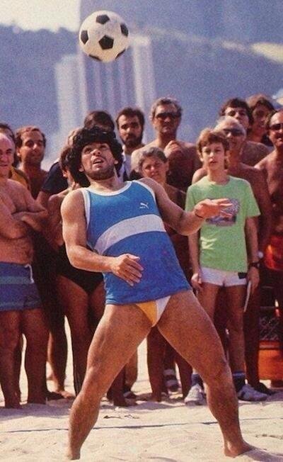 Maradona Retro PICS tweet media