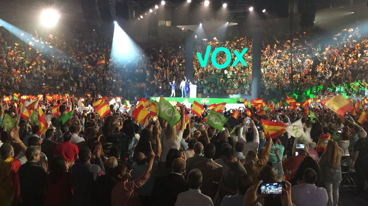 3CatInfo's tweet photo. Vox reclama la il·legalització dels partits independentistes en un Vistalegre ple https://t.co/gDGKO20W4i https://t.co/gs2dNb4k5B