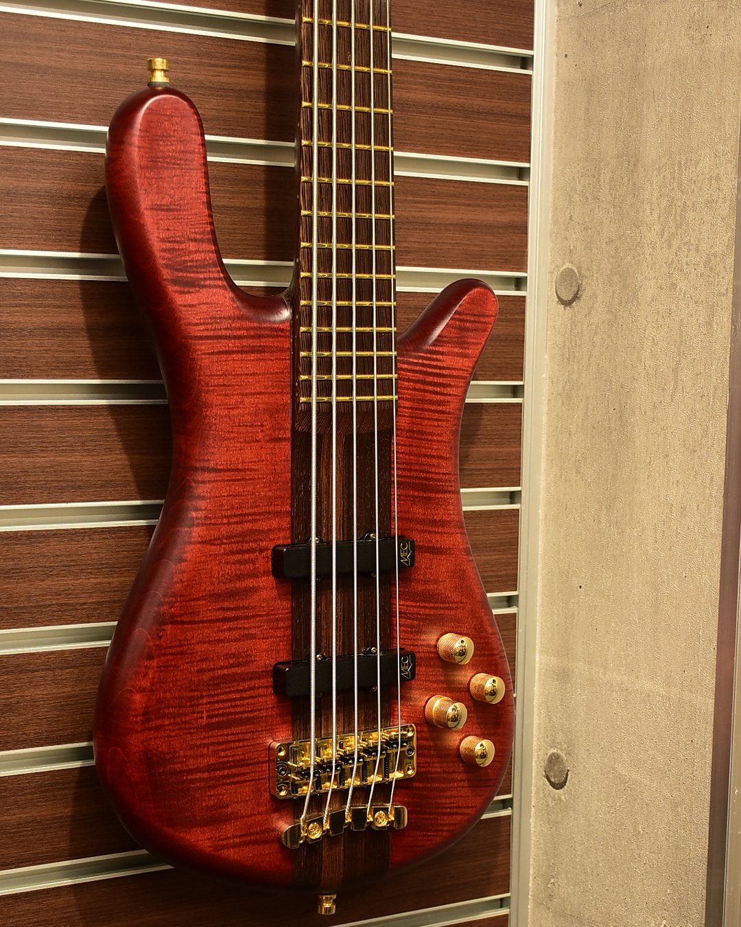 ベースプラネット ギタープラネット ベース館 中古ベースフロア ご紹介が遅くなりましたが こんなクールなstage も入荷してます T Co Lhm0s34hji バーガンディレッドとウェンジのコントラストが堪らなくかっこいいです ベース
