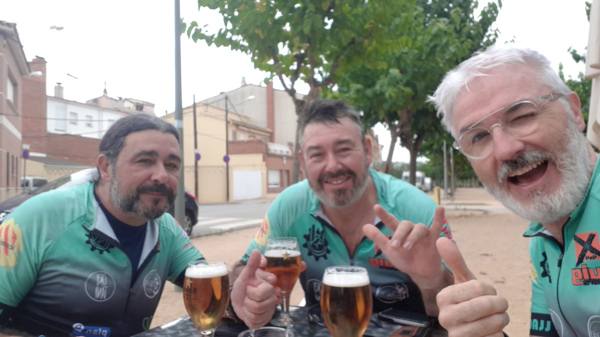 jaumesunet's tweet photo. Q bé senta una #cerveseta 🍻 al @PlanBCafeteria quan acabes la volteta #bike amb els #banyaloquesteam... 😋😋😋🕺 https://t.co/MUkWwczl8J