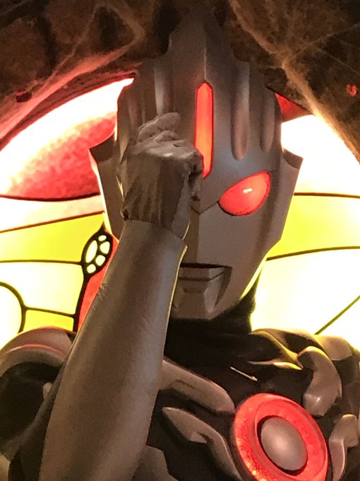 新橋の怪獣酒場、ウルトラマンオーブダークノワールブラックタピオカミルクティ…じゃなく、ノワールブラックシュバルツさんに会ってきました!

もうあの、ご本人様です。
凄まじかった、ごちそう様でした٩( 'ω' )و 