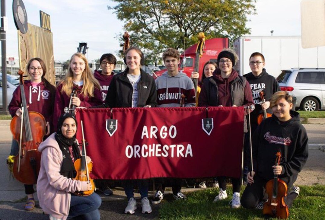 argohs217's tweet photo. Homecoming pep rally and parade moments captured and shared by sophomore Wessal Hammo.#argohoco19 #argo100years @ArgoPoms @pomskick5678 #argoorchestra https://t.co/VatltlYEc7