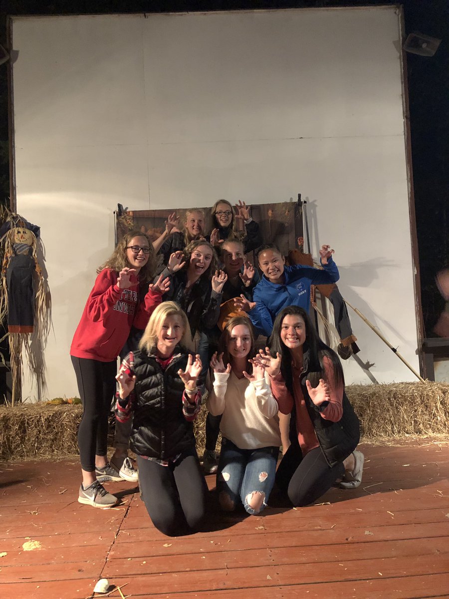 SevilleDavis123's tweet photo. Had to do the claws up at the haunted trails. @Todd_spinner https://t.co/hDaKffCjzI